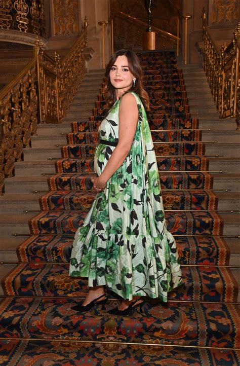 jenna coleman topless|Jenna Coleman shares topless photo showing off gorgeous baby。